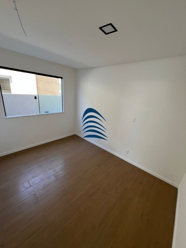 Casa à venda com 4 quartos, 200m² - Foto 3