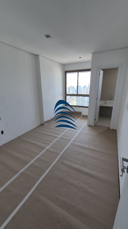 Apartamento à venda com 4 quartos, 209m² - Foto 13