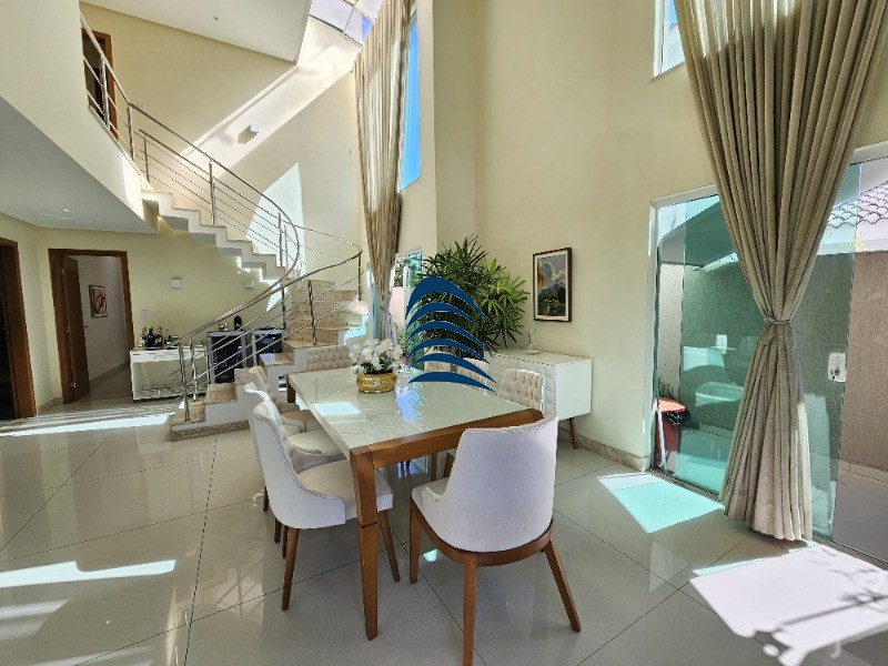 Casa, 4 quartos, 242 m² - Foto 1