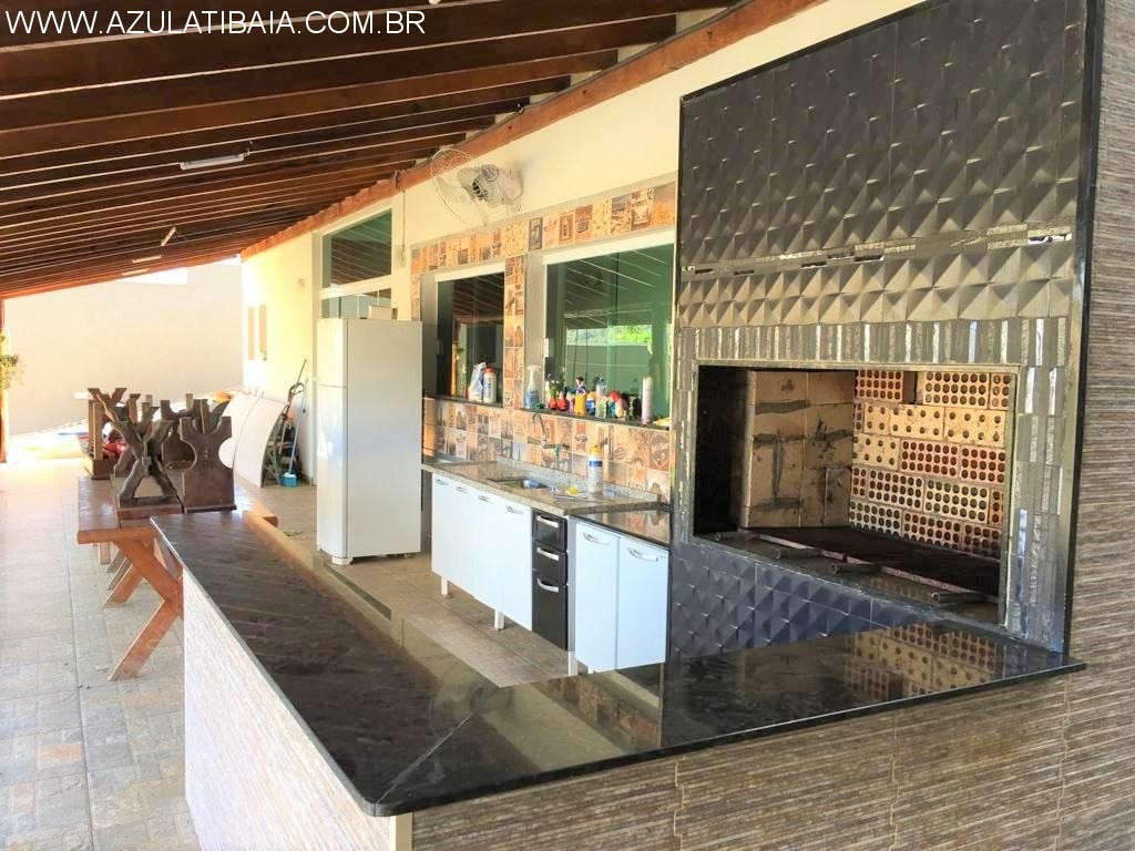 Casa em condomínio Atibaia, área de lazer completa.
