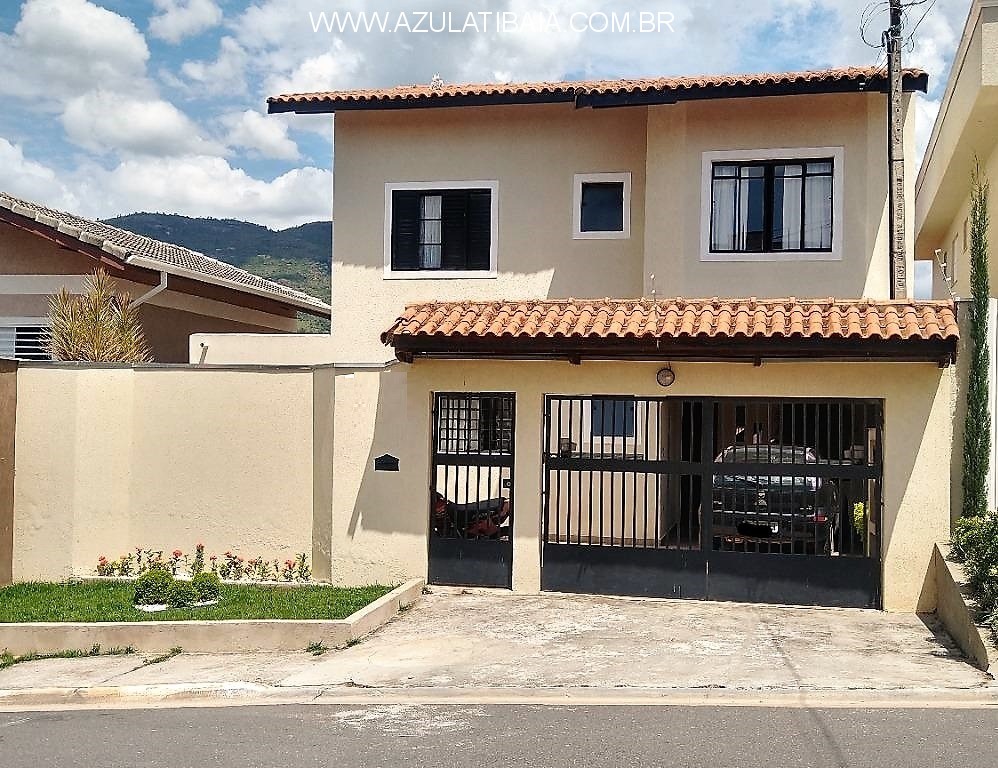 Casa à venda com 3 quartos, 231m² - Foto 1