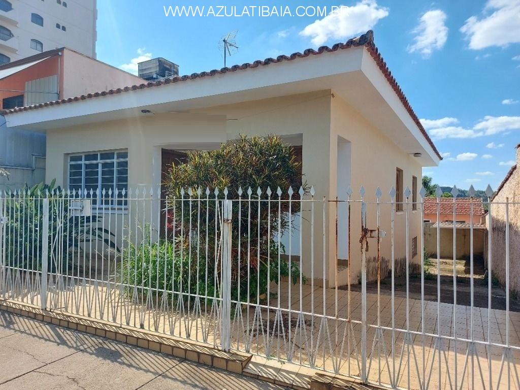 Casa a venda próximo ao centro de Atibaia, ótima localização comercial (escritório, clinica...)