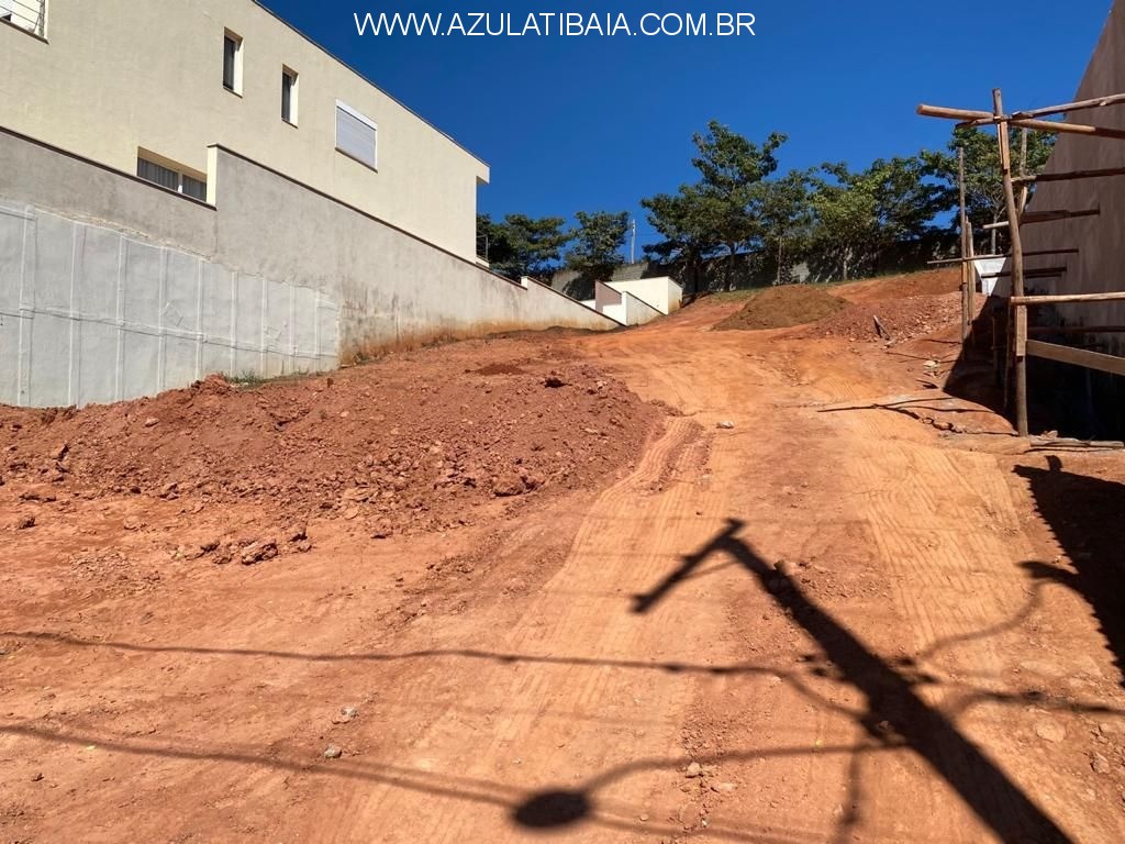 Terreno em Atibaia, condomínio Figueira Garden, portaria, rondas e área de lazer....