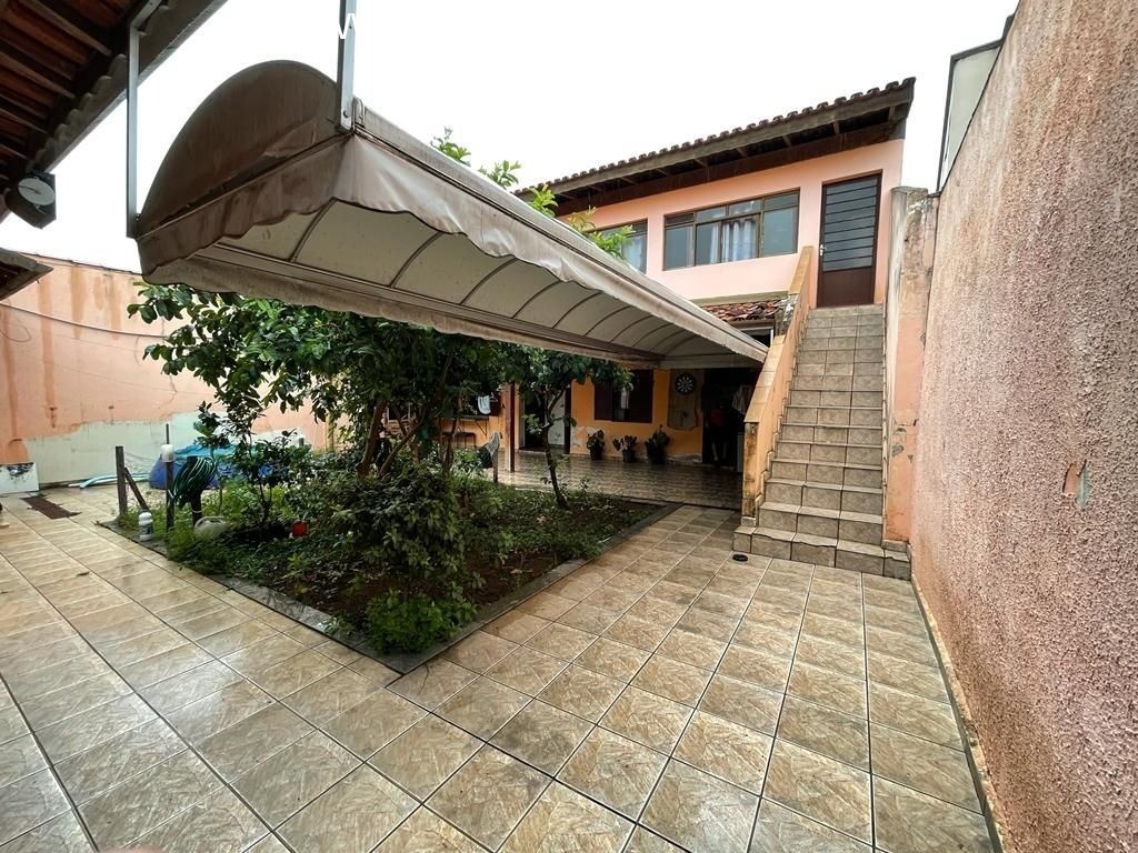 Casa a venda em Atibaia, 4 dormitórios no Atibaia Jardim.