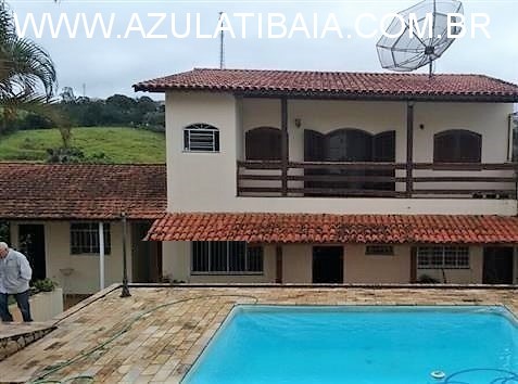 Casa em Bom Jesus dos Perdões,  bairro residencial de ruas pavimentadas próximo a comércios e escolas...