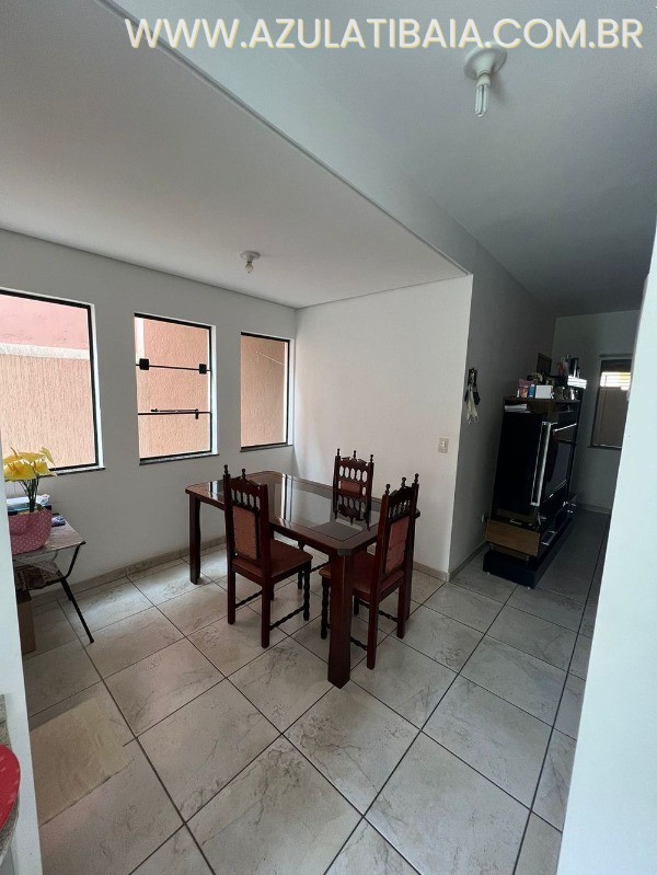 Casa a venda em Atibaia, bairro com ruas asfaltadas próximo a comércios e escolas...