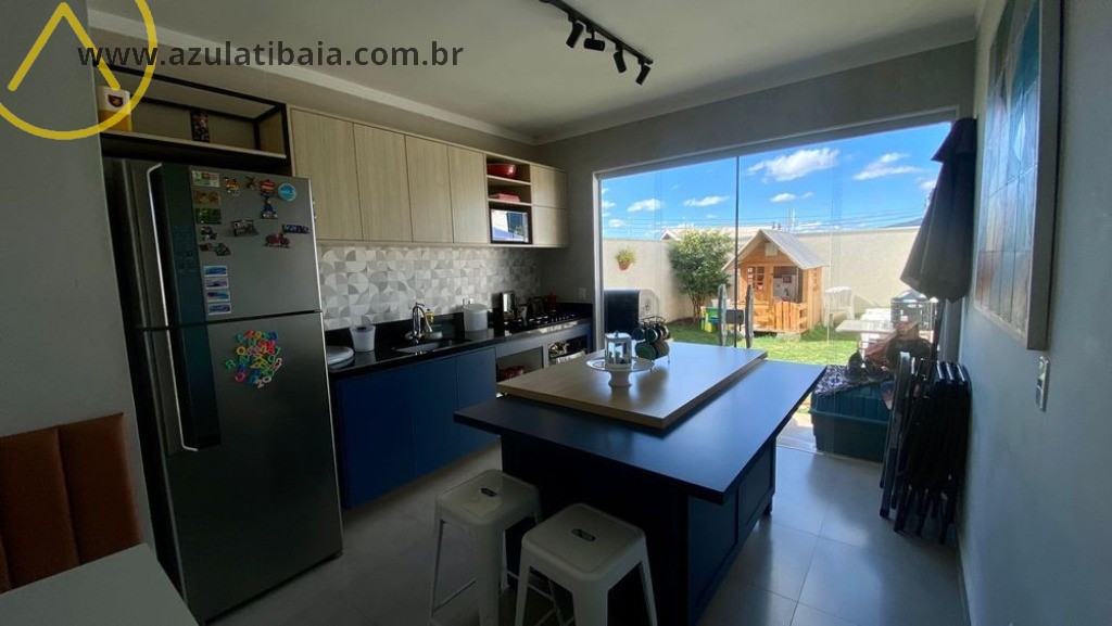 Imóvel encantador possui uma localização excelente e uma vista incrível.