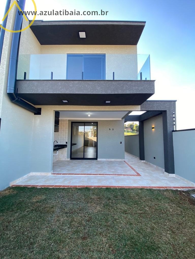 Casa é uma excelente opção, com uma localização privilegiada no Jardim do Lago.