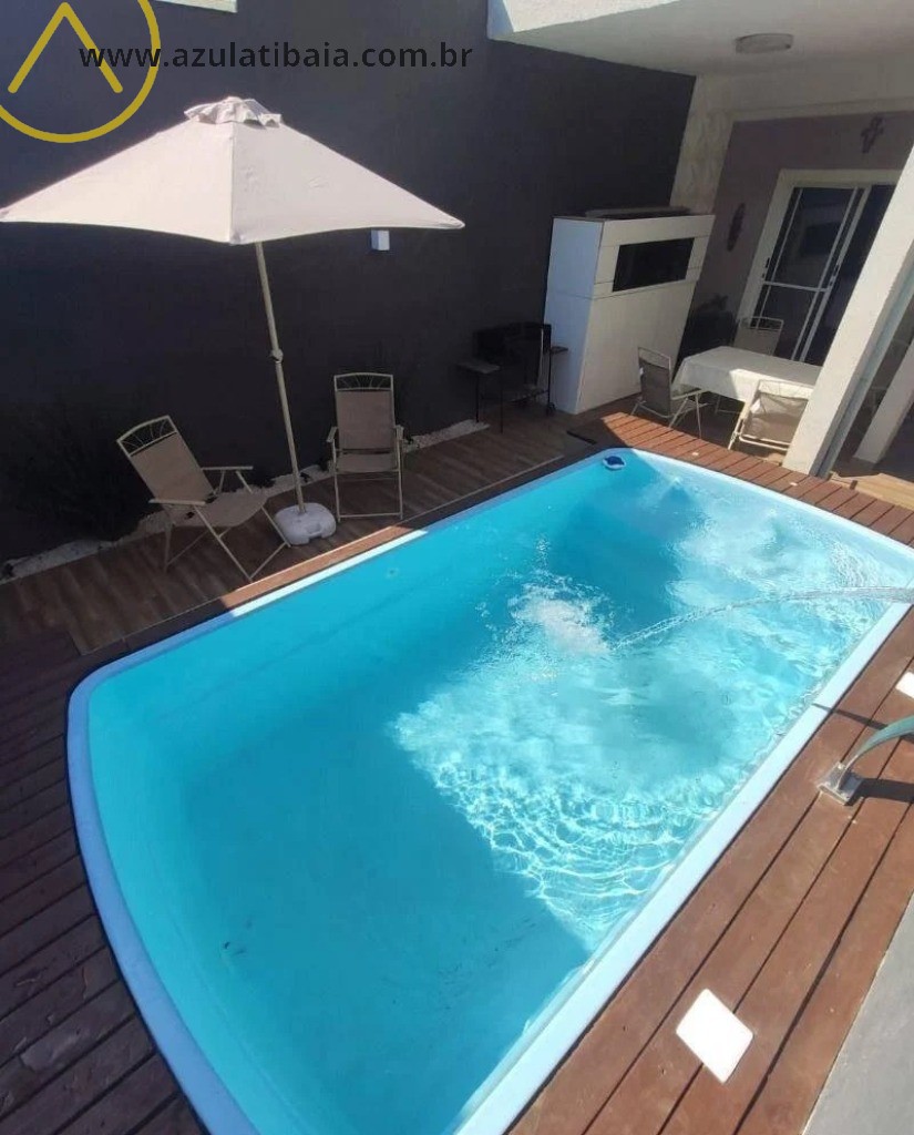 Linda casa com 2 Dormitórios sendo 2 suítes e piscina em Atibaia - SP