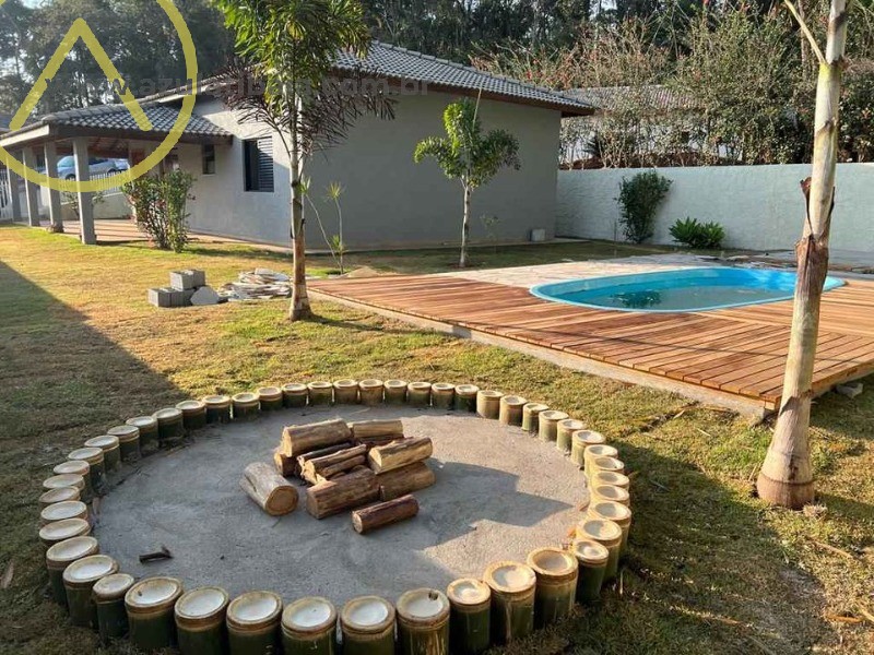 Casa térrea bem localizado em condomínio fechado em Atibaia - SP bairro do Rosário