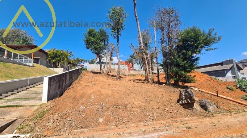 Terreno com 640m² em um suave aclive, Oportunidade!