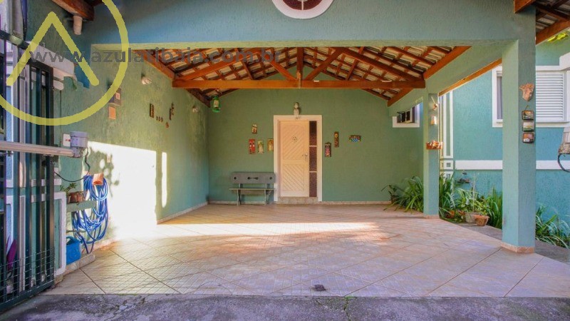 Esta linda casa está localizada em um bairro tranquilo!