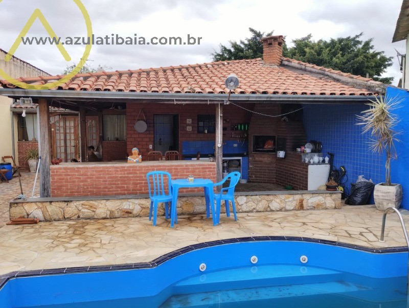 Espaçosa Casa com Piscina e Área Gourmet em Atibaia.