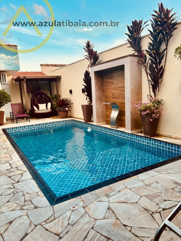Com Belo imóvel com area de lazer, piscina, espaço gourmet, móveis planejados.