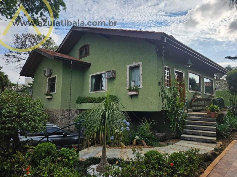 Com terreno de 1.118 m², esta residência é uma excelente opção para quem busca conforto e espaço.