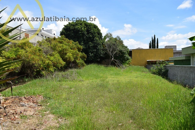 Terreno no condomínio Figueira Garden, encontra-se disponível um terreno plano com 600m²,
