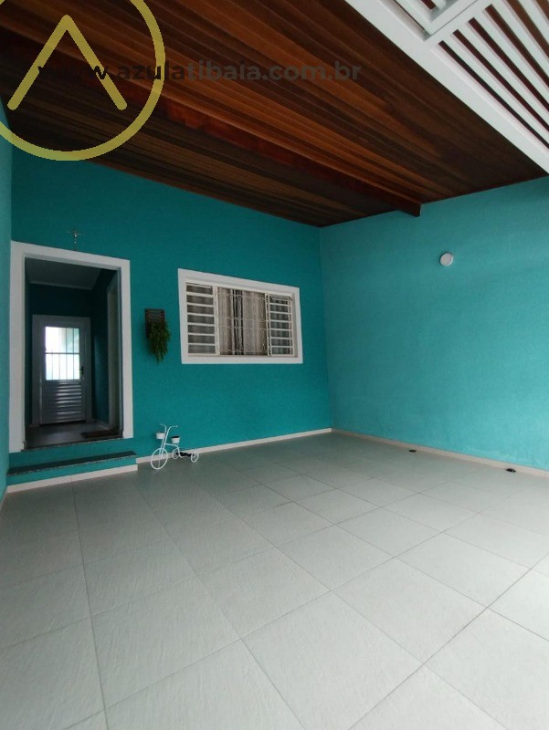 Localização privilegiada em bairro residencial, próximo a comércios e serviços.