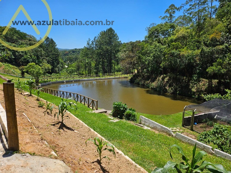 Sítio à Venda com Terreno Amplo e Estrutura Completa. Porteira Fechada pesqueiro, cocheira, pomar...