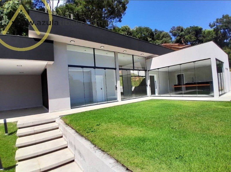 Refúgio de conforto e exclusividade. Esta residência nova, de construção moderna