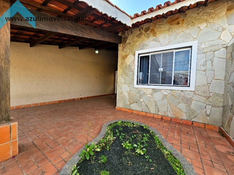 Casa confortável em um bairro tranquilo e muito bem localizado.