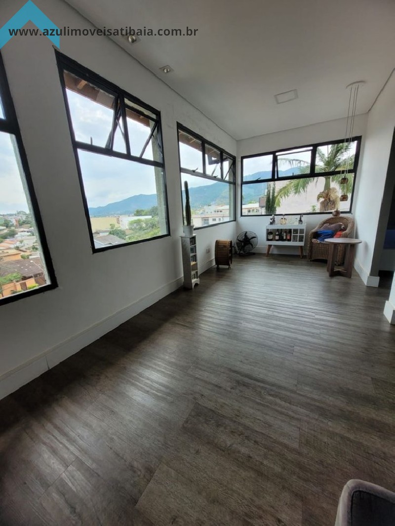 Casa bem localizada em Atibaia região Alameda Lucas N Garcez Próximo ao comércios e escolas...