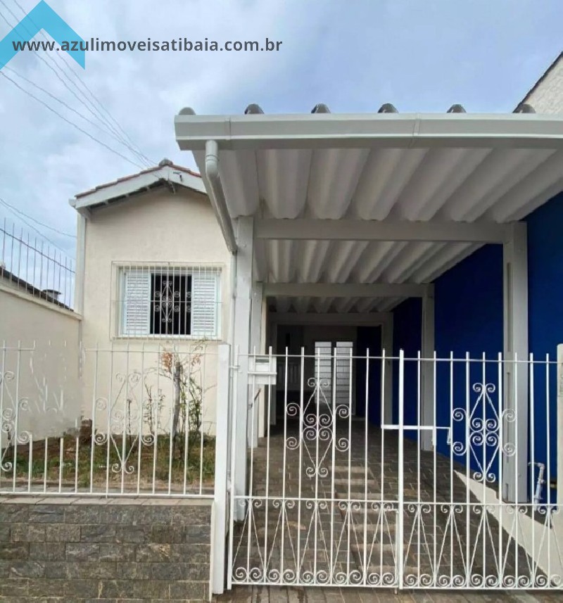 Casa a venda em Atibaia, região do Centro, ideal para uso residencial ou comercial.