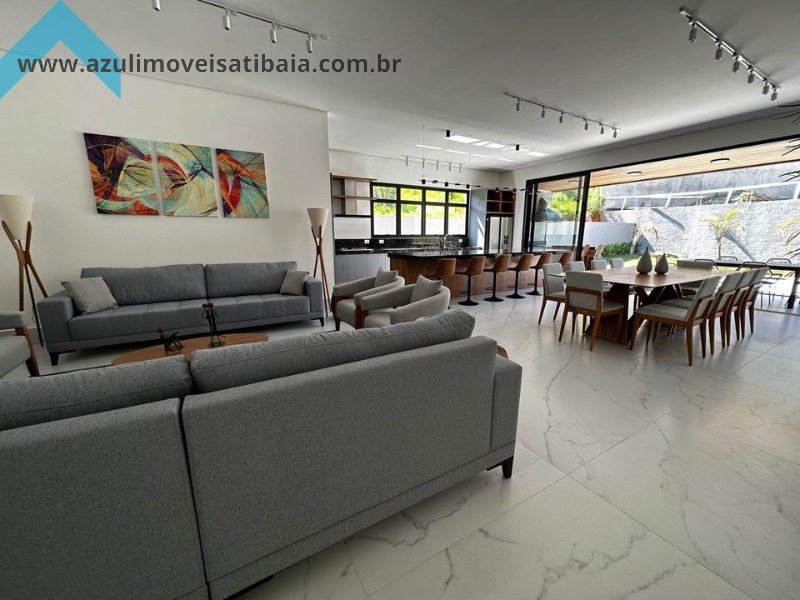 Encante-se com esta incrível casa térrea localizada no Condomínio de alto padrão Itaporã, em Atibaia.