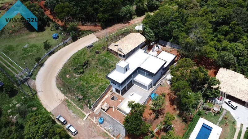 Com 4 suites, desfrute do conforto e requinte nesta residência exclusiva!