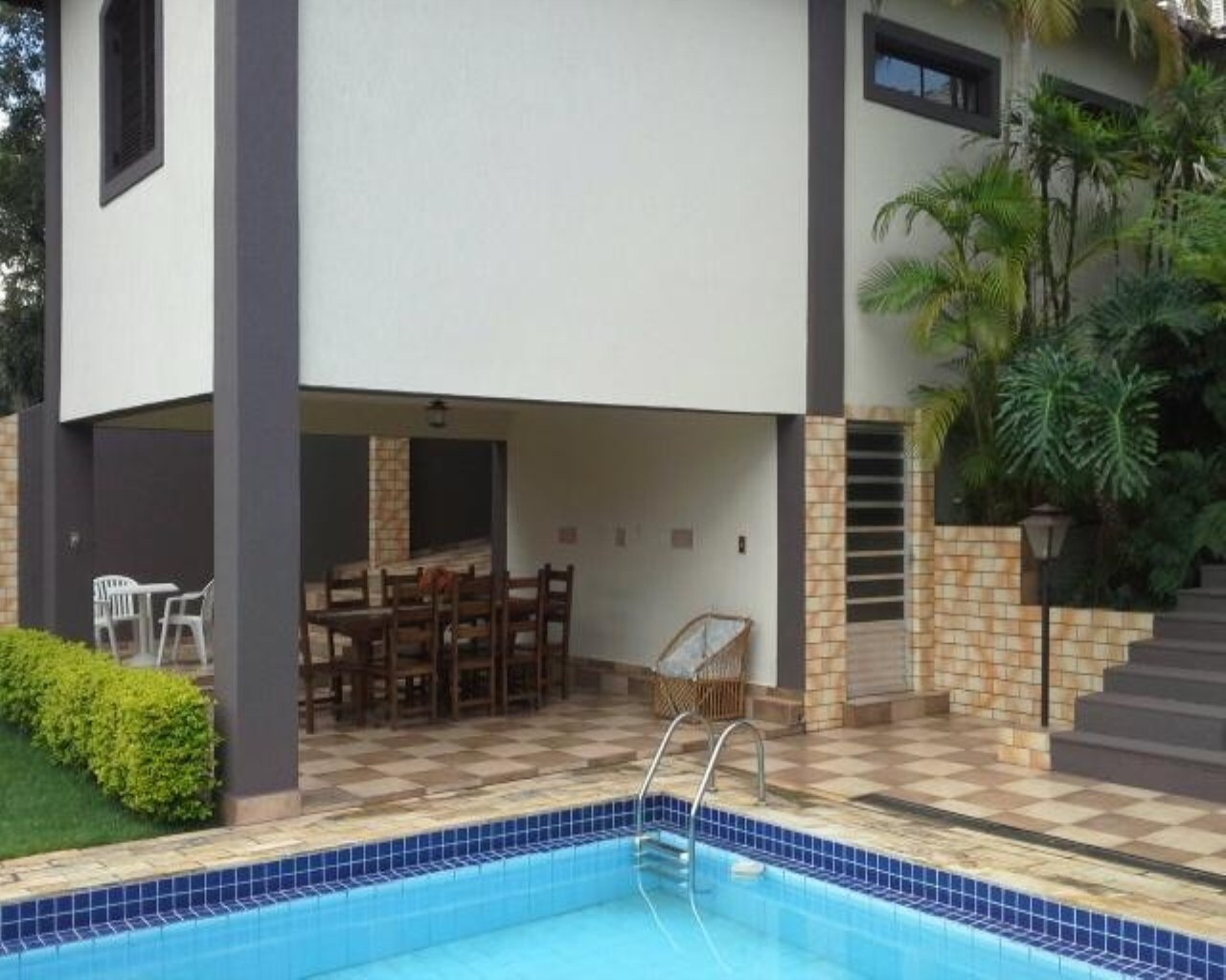 Amplo imóvel em Atibaia, próximo parque Edmundo Zanoni