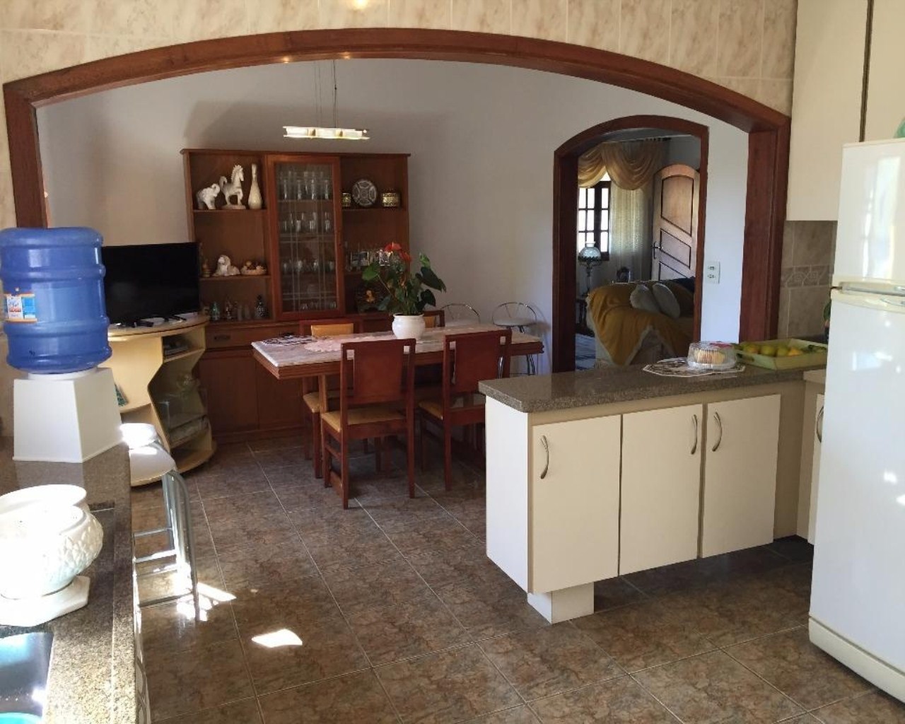 Chácara em condomínio, local tranquilo, 1938,00m² de terreno