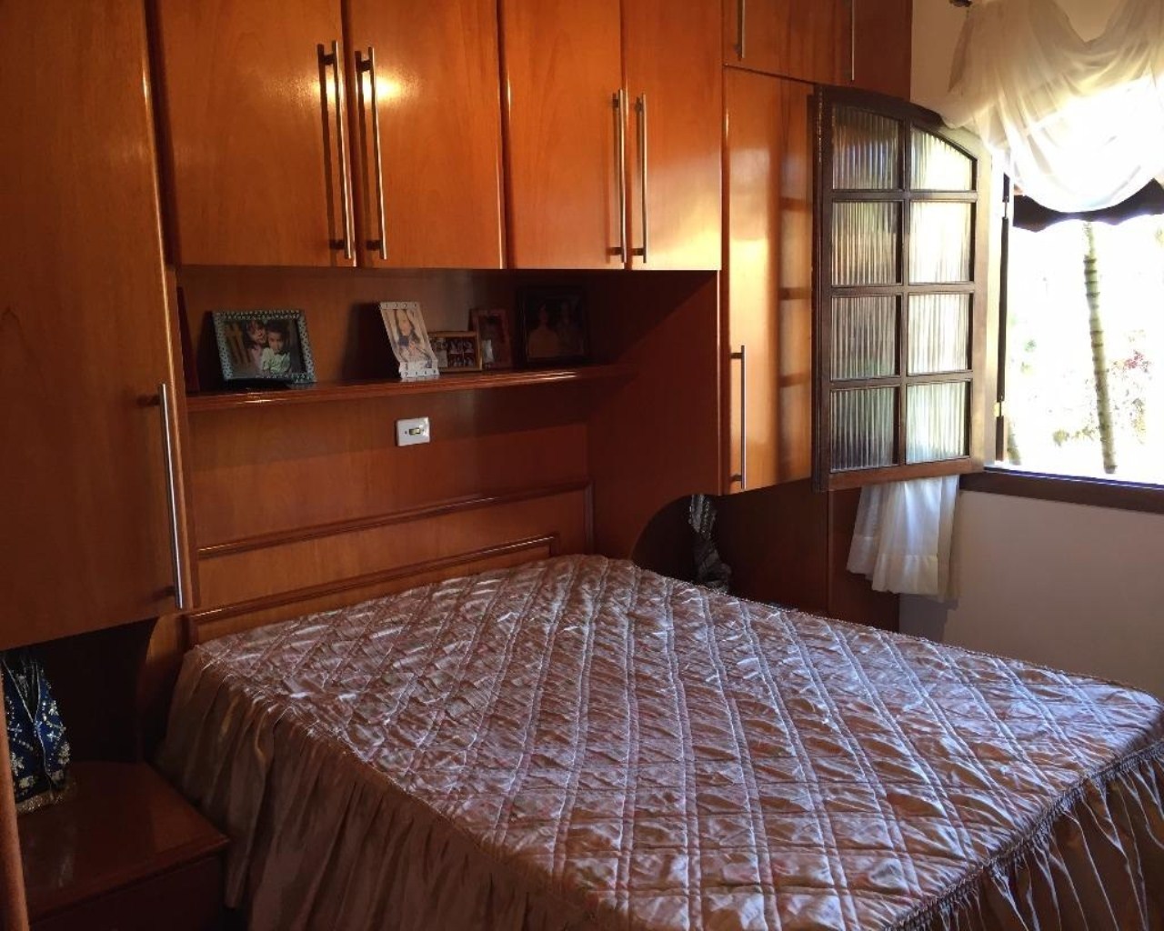 Chácara em condomínio, local tranquilo, 1938,00m² de terreno