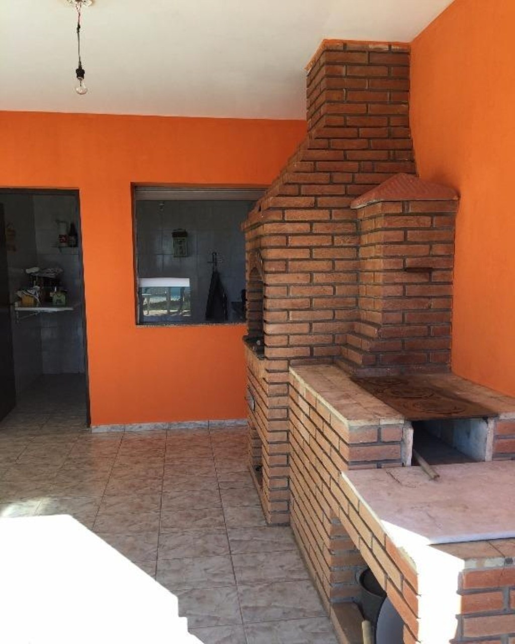 Chácara em condomínio, local tranquilo, 1938,00m² de terreno