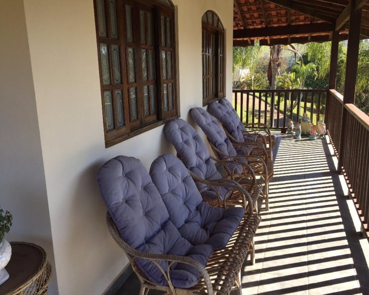 Chácara em condomínio, local tranquilo, 1938,00m² de terreno