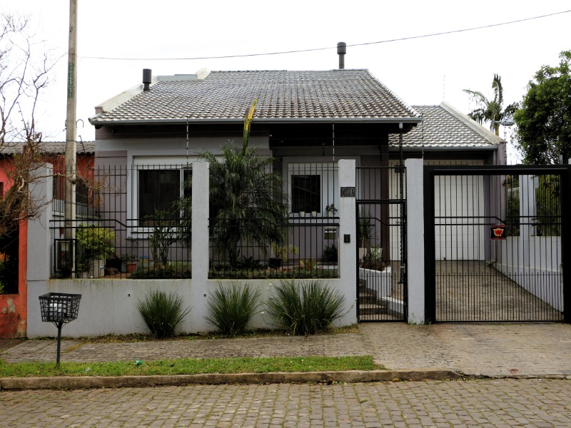 Casa à venda com 3 quartos, 195m² - Foto 1