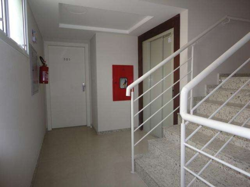 Apartamento à venda com 3 quartos, 144m² - Foto 2