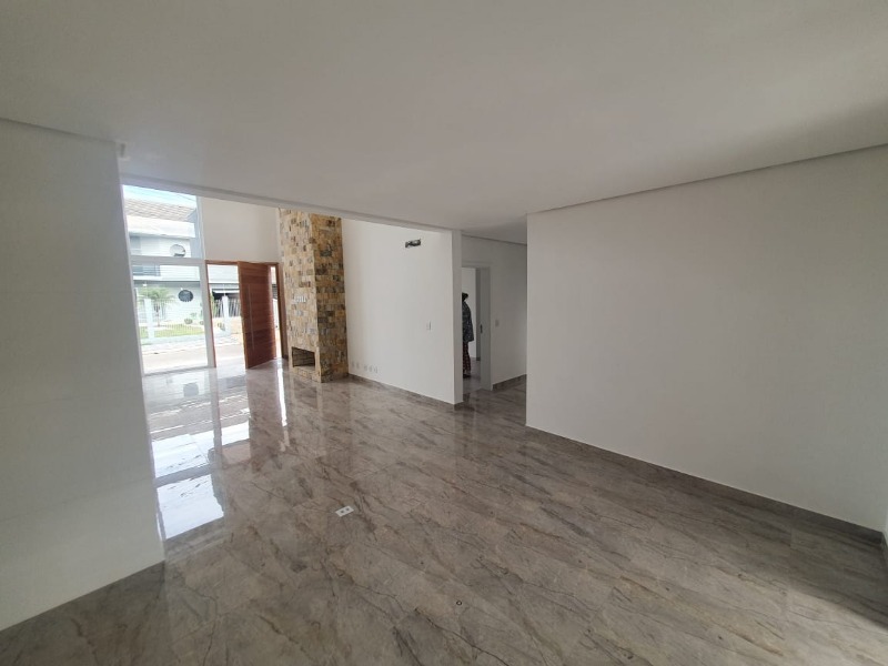 Casa à venda com 3 quartos, 138m² - Foto 2