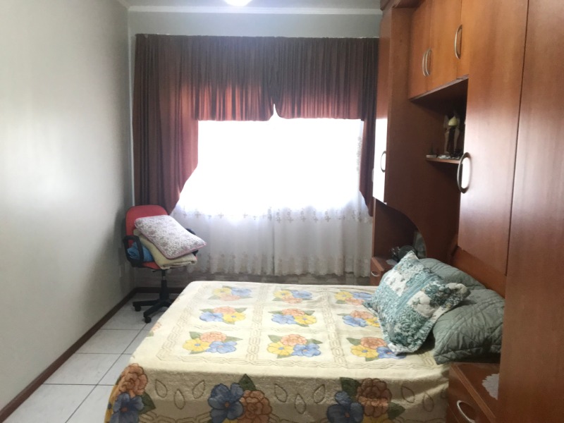 Casa à venda com 4 quartos, 230m² - Foto 2