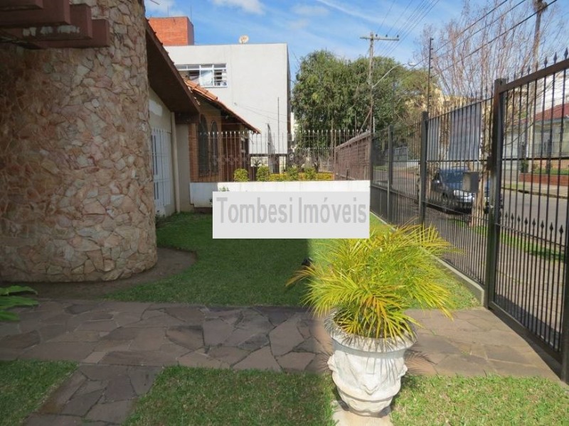 Casa à venda com 3 quartos, 215m² - Foto 2