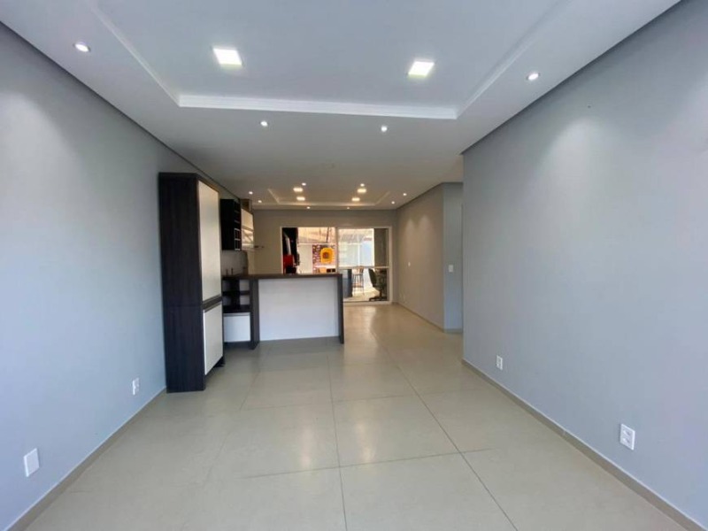 Casa à venda com 2 quartos, 100m² - Foto 4