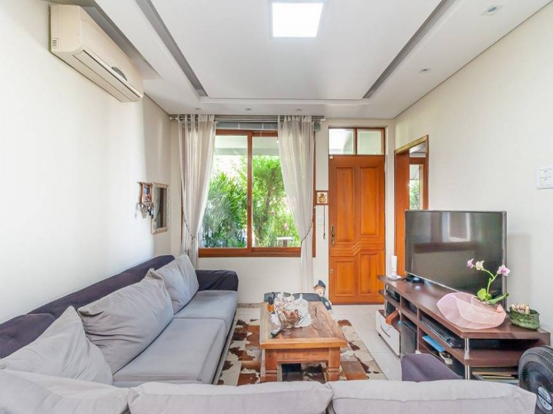 Casa à venda com 3 quartos, 204m² - Foto 1