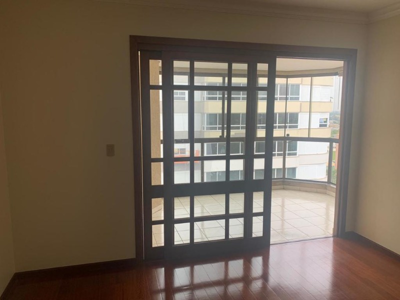 Apartamento à venda com 3 quartos, 121m² - Foto 2