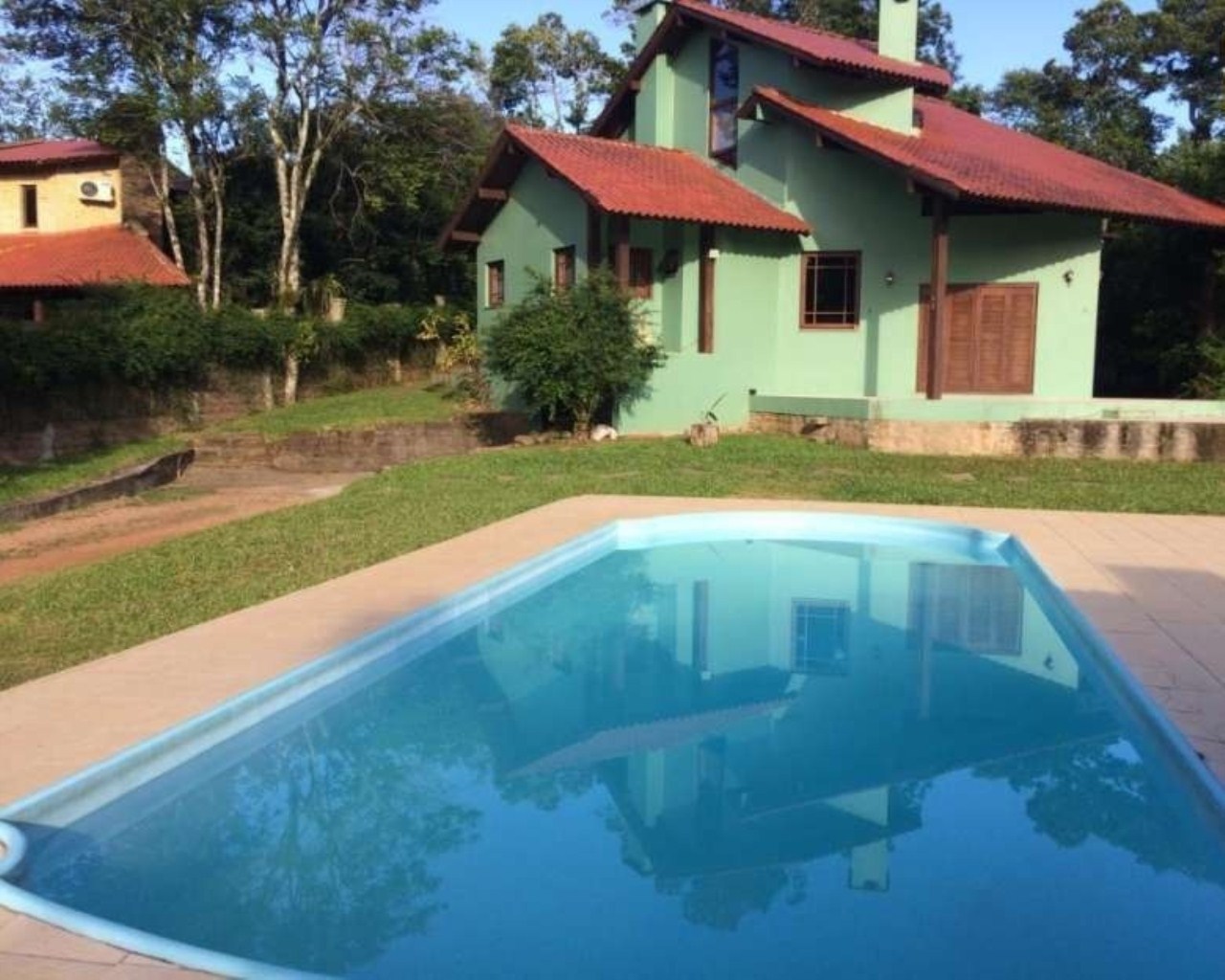 Casa de Condomínio à venda com 4 quartos, 300m² - Foto 1