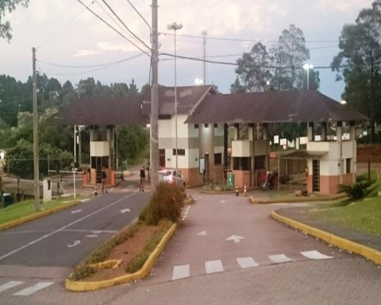 Casa de Condomínio à venda com 4 quartos, 300m² - Foto 26