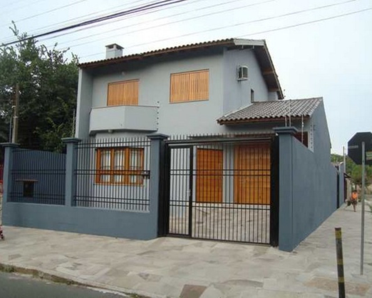 Casa à venda com 3 quartos, 200m² - Foto 1