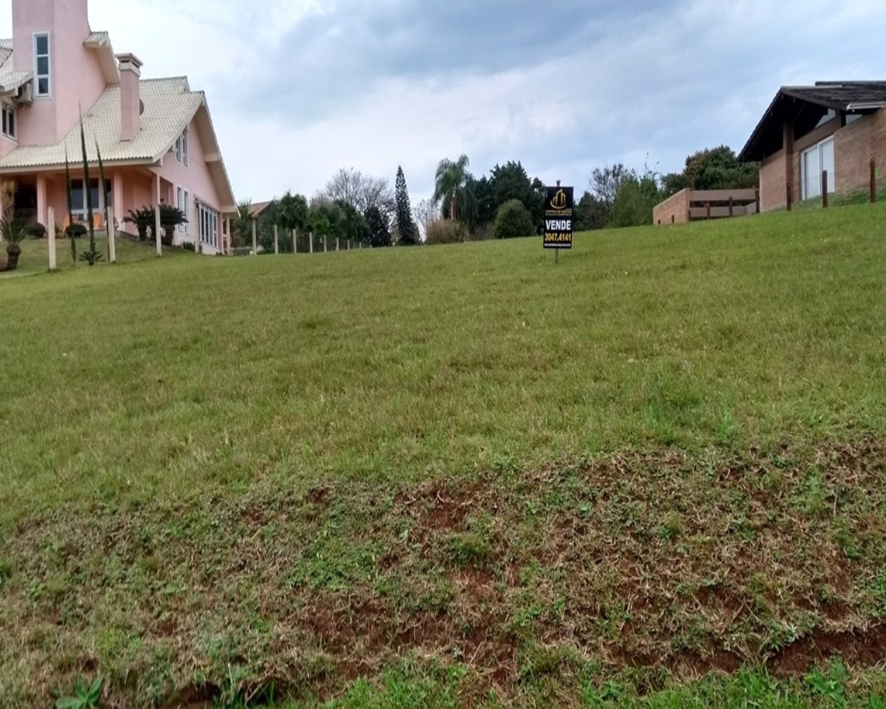 Terreno à venda com 1 quarto, 1500m² - Foto 2