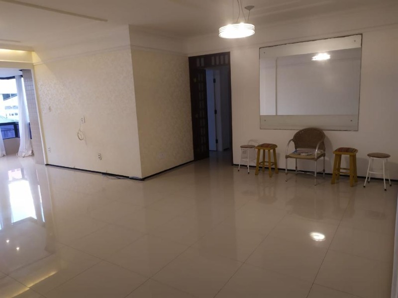 Apartamento à venda com 2 quartos, 131m² - Foto 2