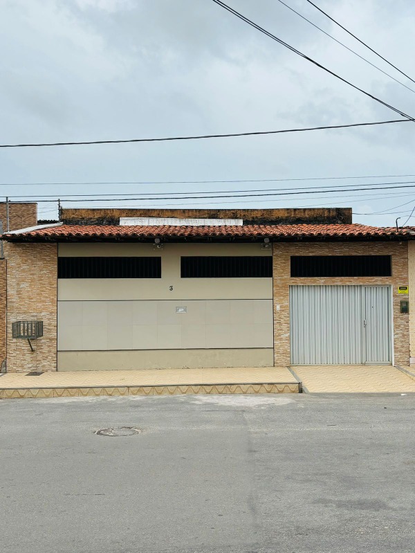 Casa à venda com 3 quartos, 250m² - Foto 2