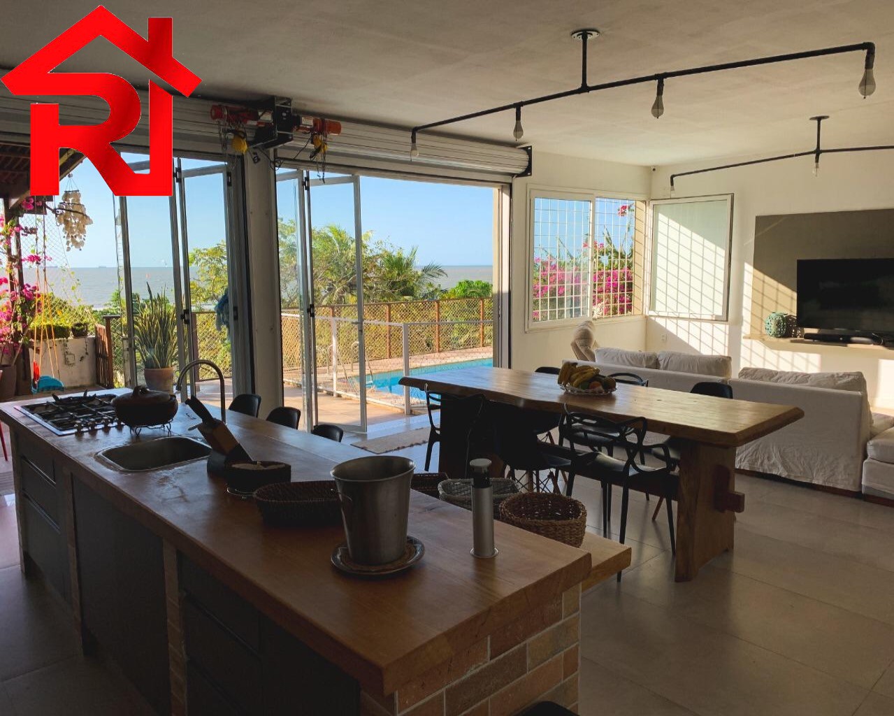 Casa à venda com 4 quartos, 900m² - Foto 1