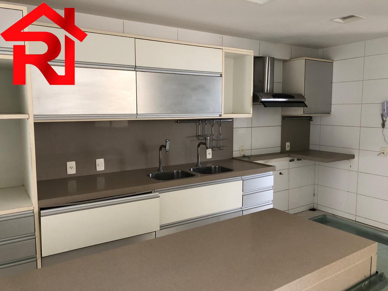 Apartamento à venda com 4 quartos, 372m² - Foto 2