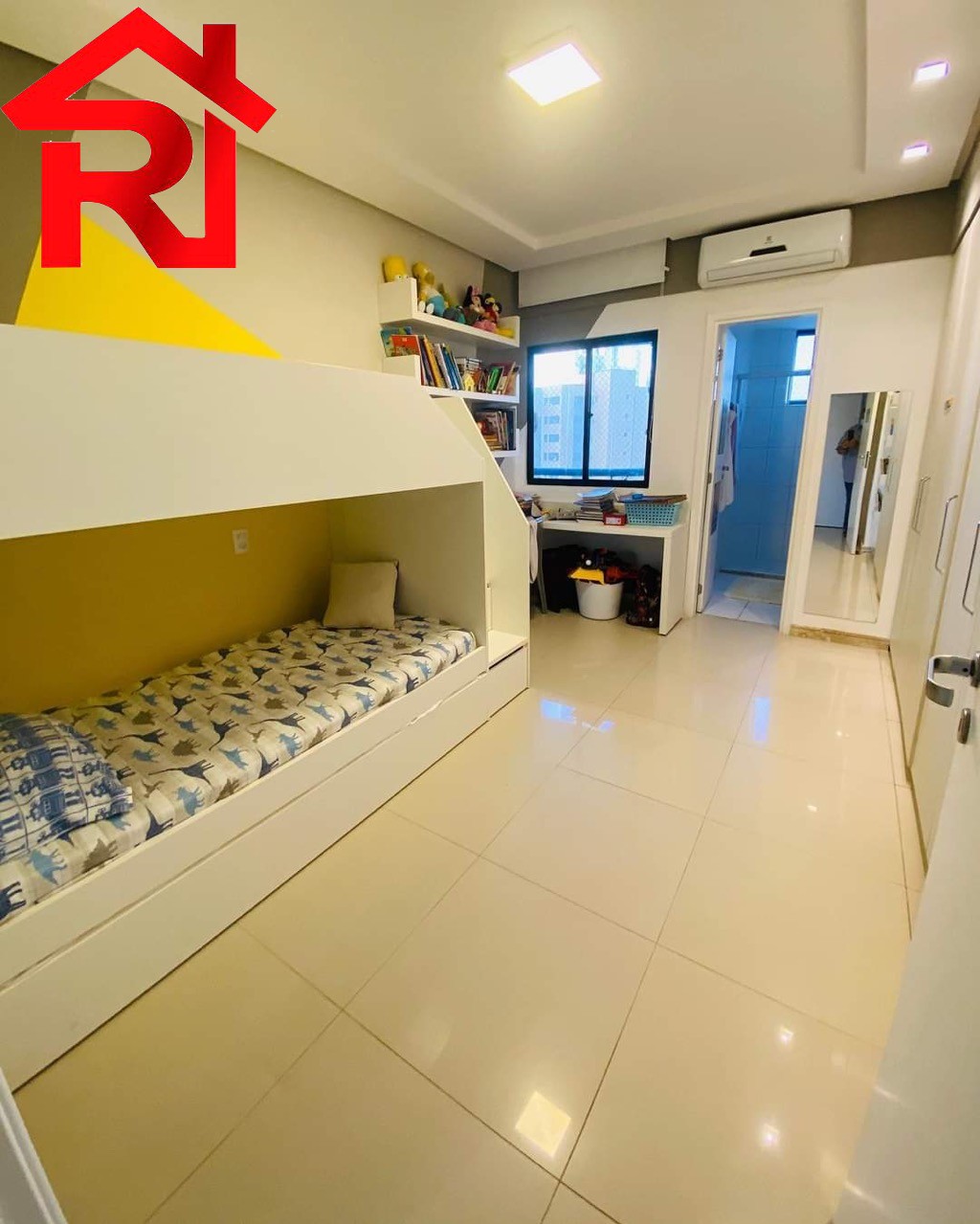 Apartamento à venda com 3 quartos, 140m² - Foto 3